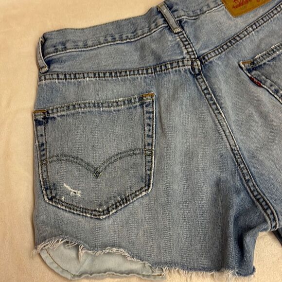 Levi's 550 Distressed Denim Cutoff Jean Shorts Size 6 - Picture 7 of 8